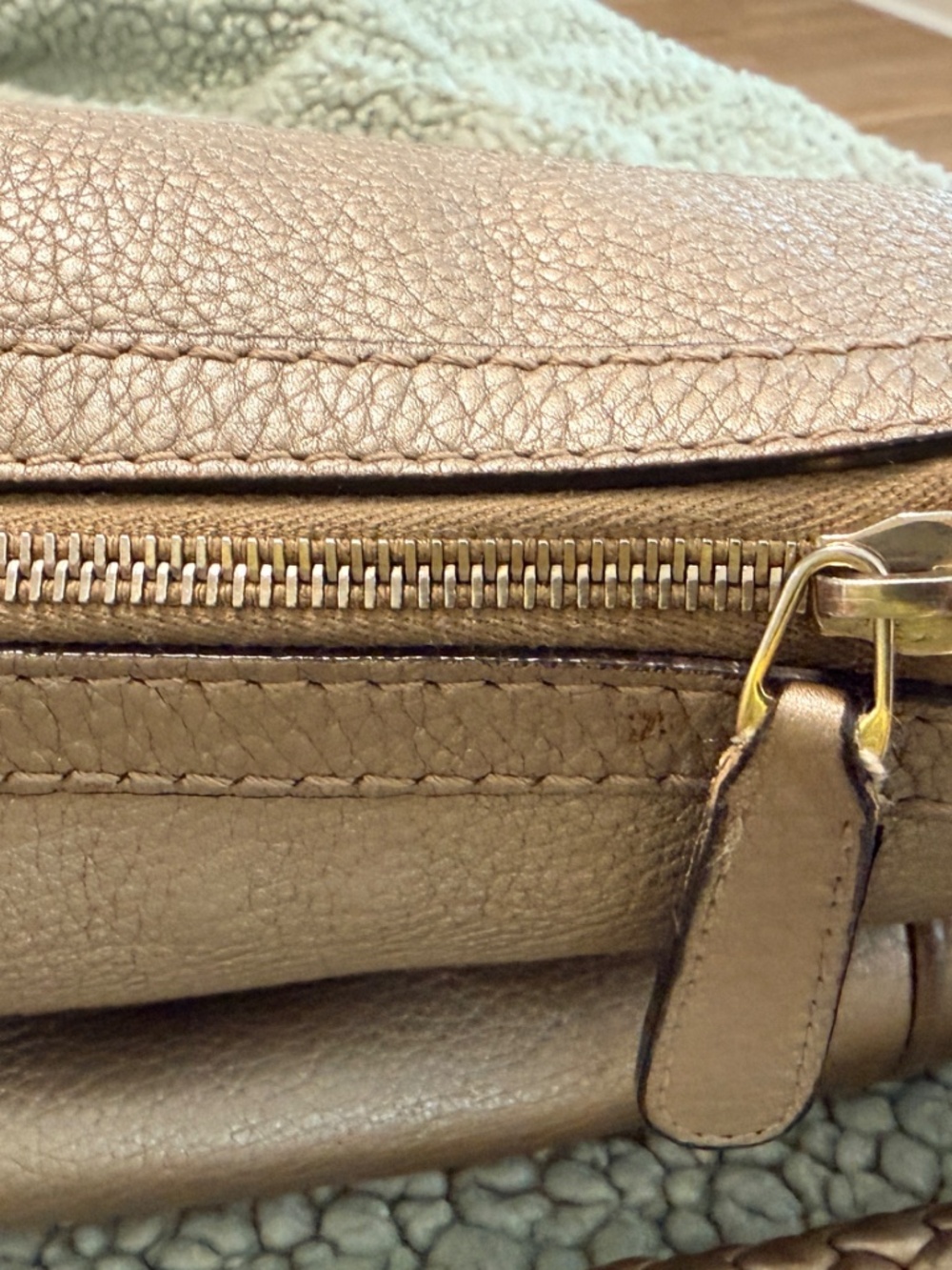 Gucci Medium Bella Hobo - Authentic - Picture 15 of 16
